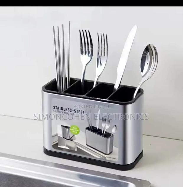 Countertop Partitioned Cutlery Organizer With Drainer