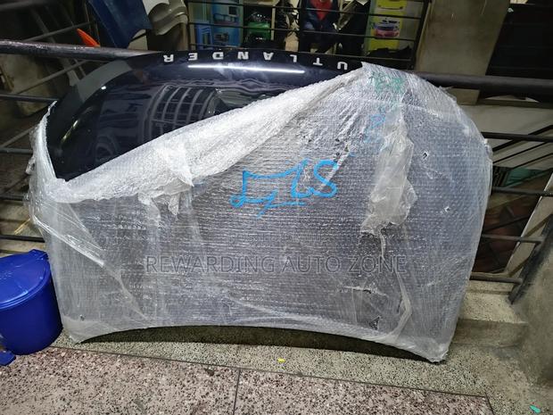 Outlander Mistubiahi Bonnet 2017.