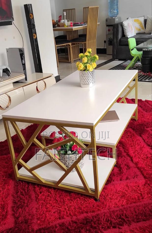Zippy Elegant Coffee Table