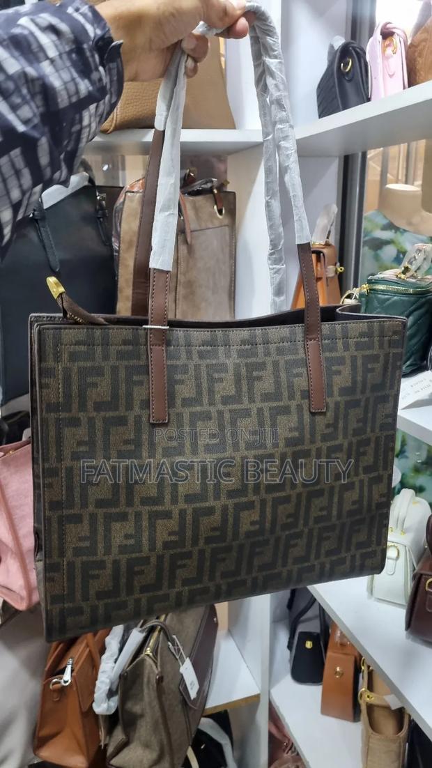 Spacious Shoulder Bag - thumbnail 2