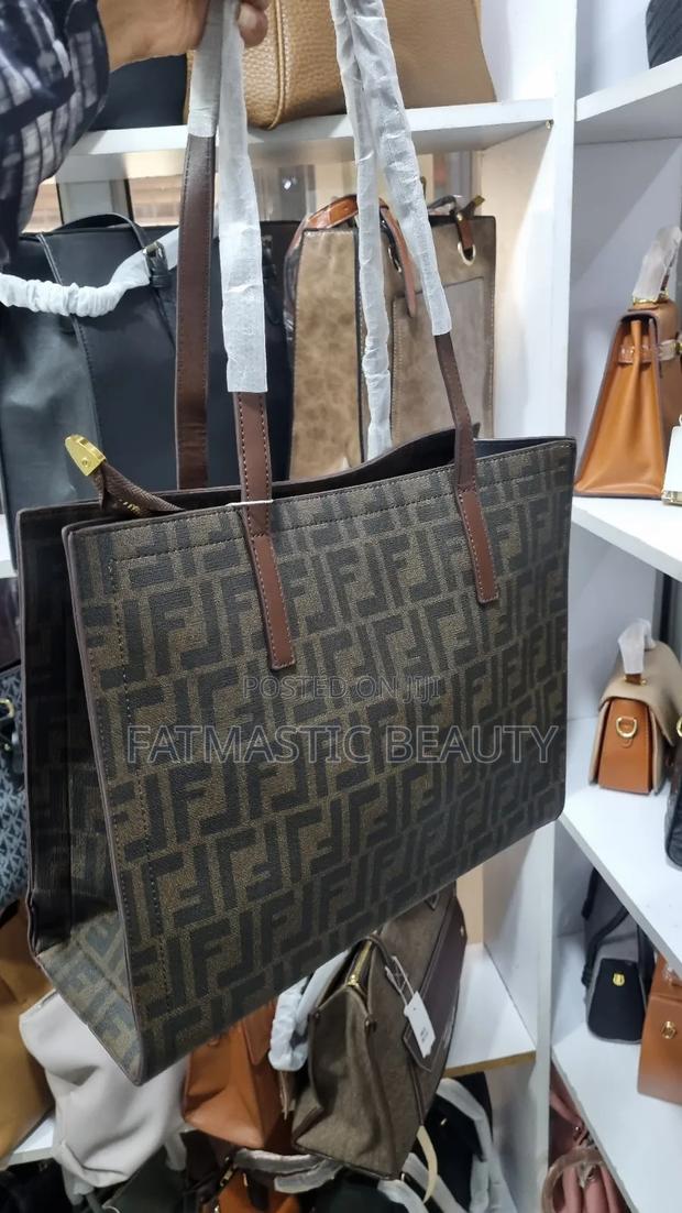 Spacious Shoulder Bag - thumbnail 3