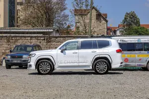 Toyota Land Cruiser 3.3 Diesel 4WD 2022 Off white