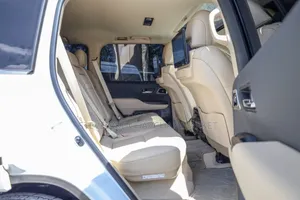 Toyota Land Cruiser 3.3 Diesel 4WD 2022 Off white