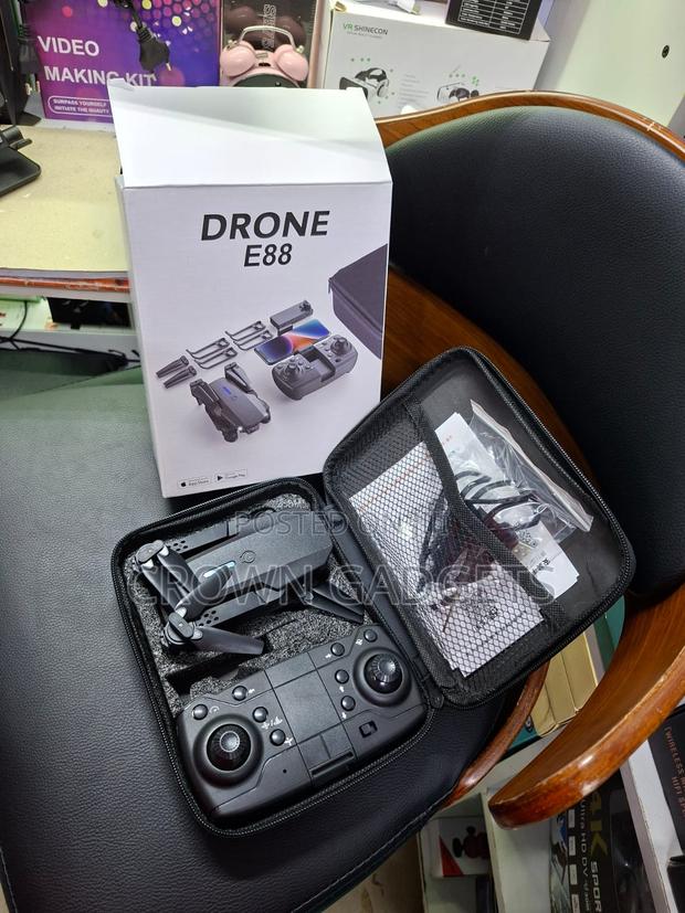 E88 Foldable Drone With Hd Dual Camera Wifi FPV - thumbnail 3