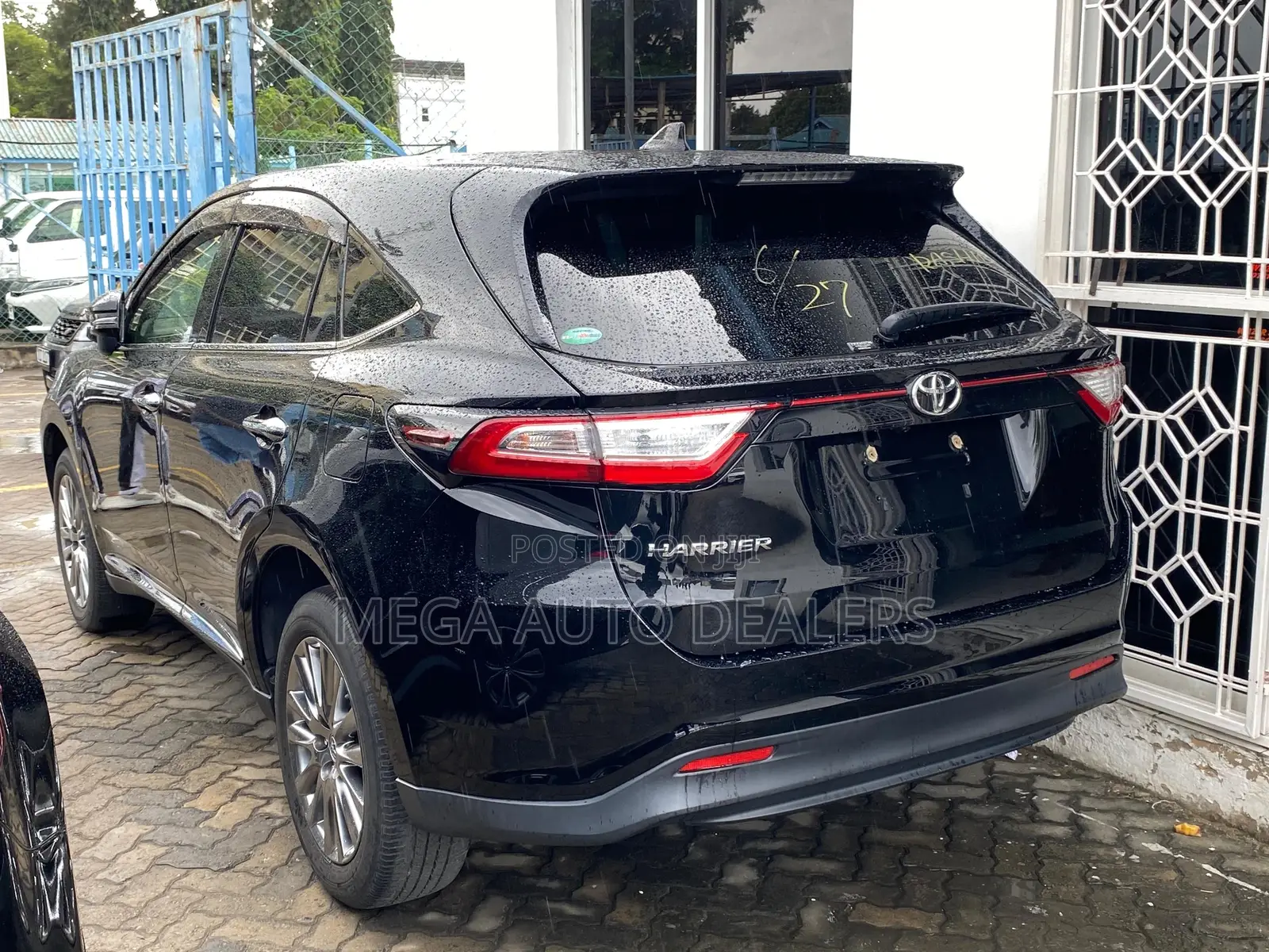 Toyota Harrier 2.0 2018 Black