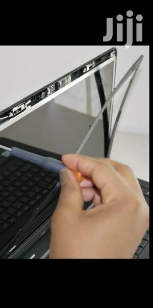 We Replace Laptops Screens While You Wait