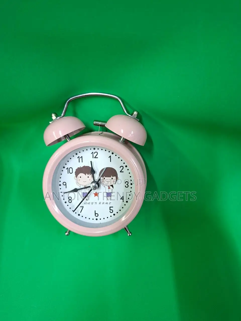 Twin Bell Loud Alarm Clock – Retro Style With Quartz Movement