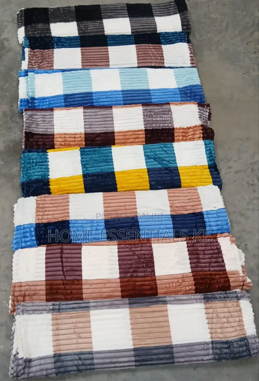 Fleece Velvet Blankets.
Size: 6x6