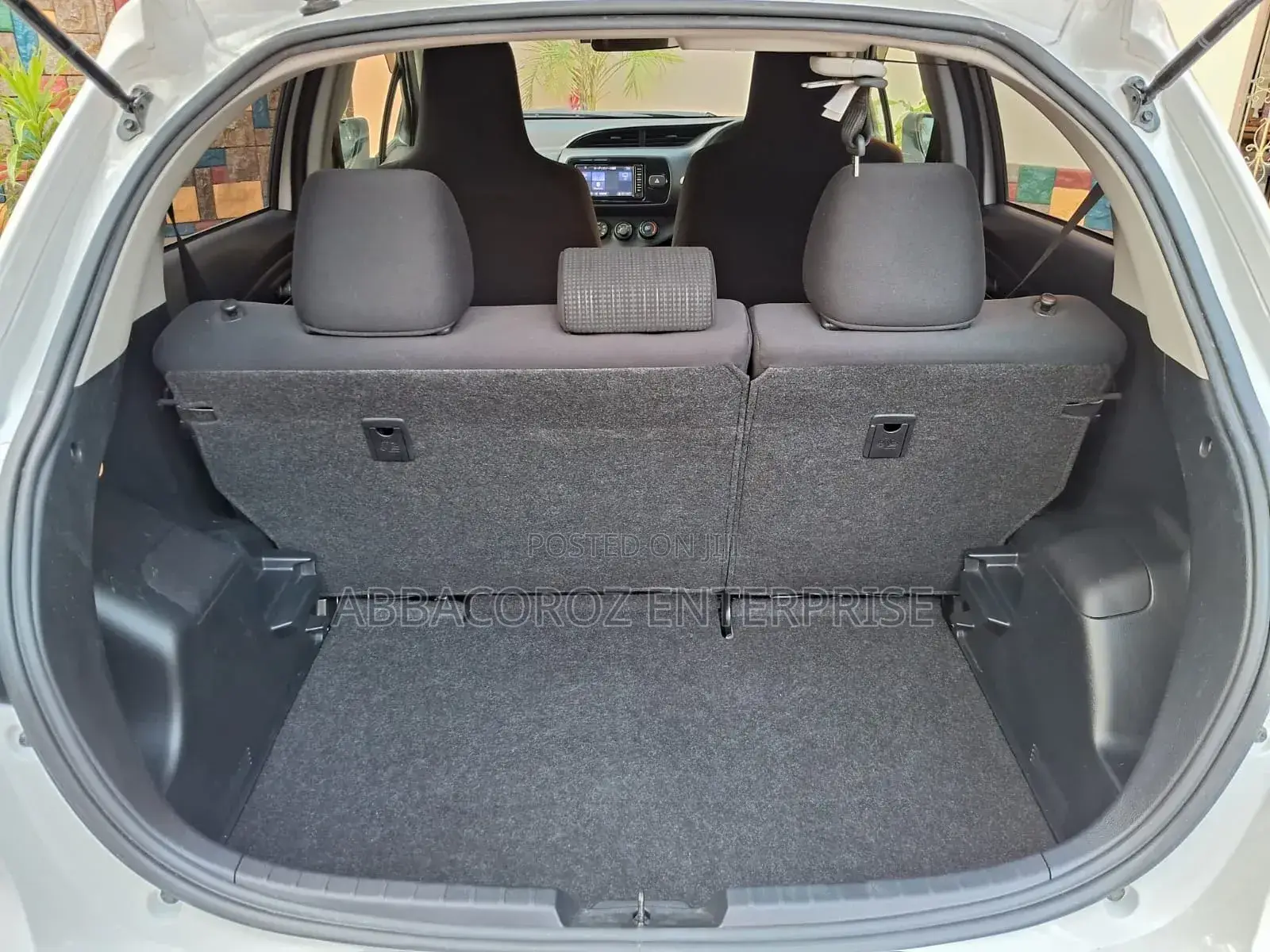 Toyota Vitz 1.3 FWD 5dr 2018 Pearl