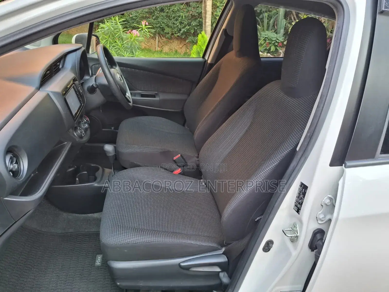 Toyota Vitz 1.3 FWD 5dr 2018 Pearl