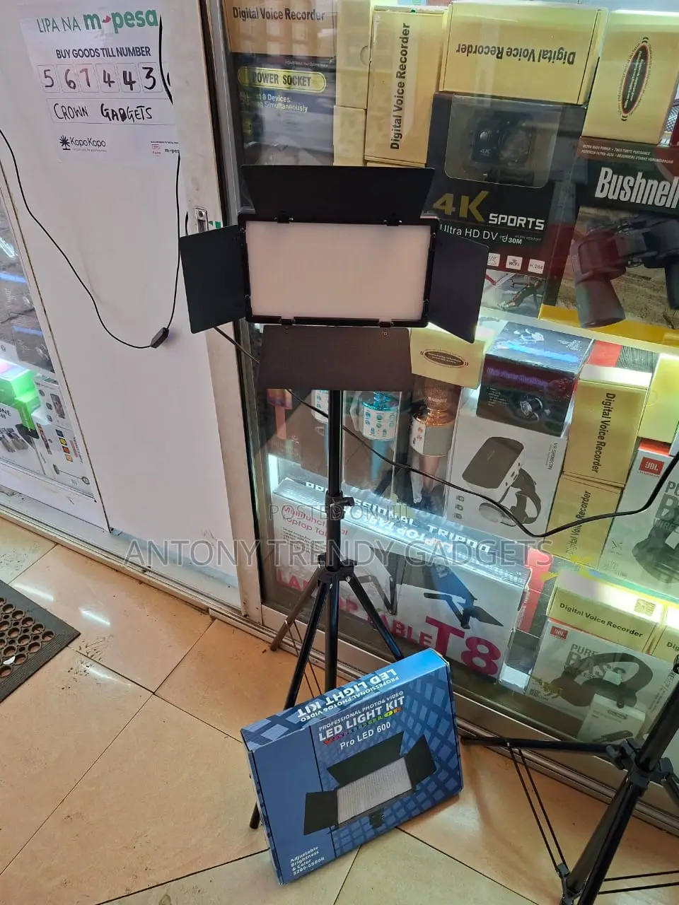 U600 Pro Led 600 Light Kit With Stand – Adjustable Studio Lighting