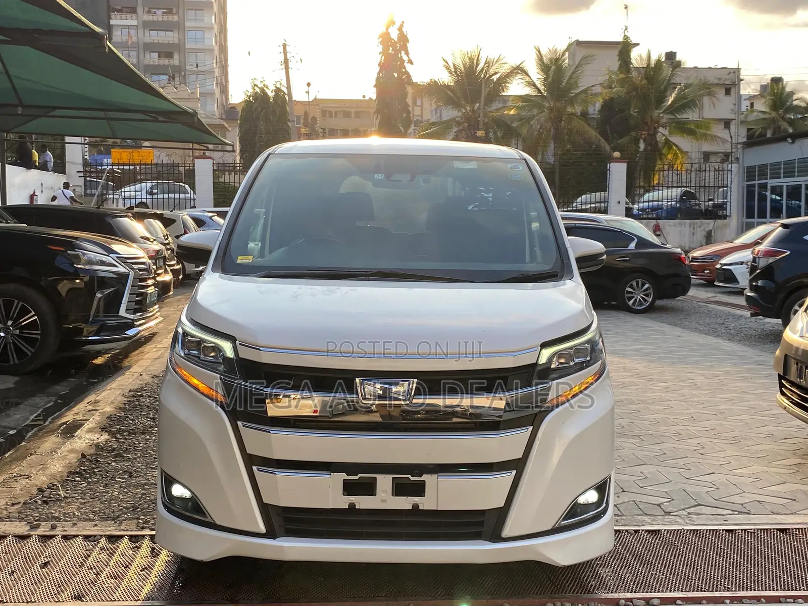 Toyota Noah 2018 White