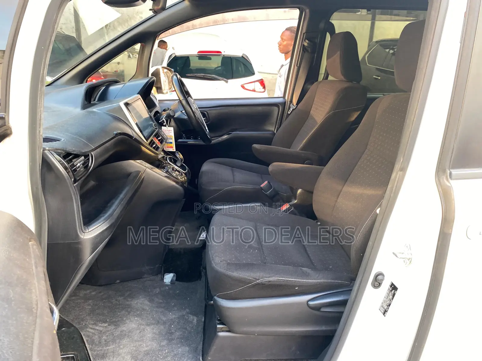 Toyota Noah 2018 White
