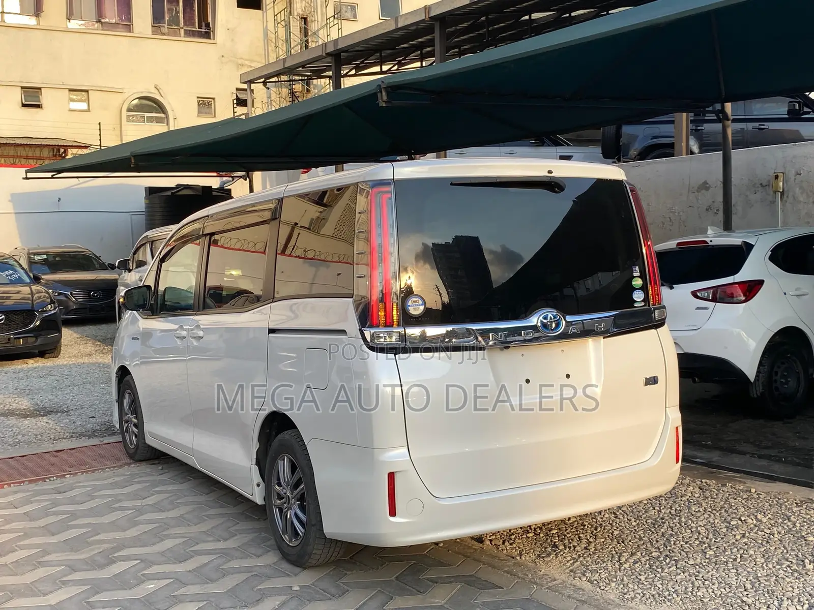 Toyota Noah 2018 White