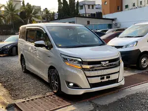 Toyota Noah 2018 White