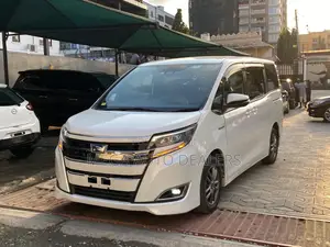 Toyota Noah 2018 White