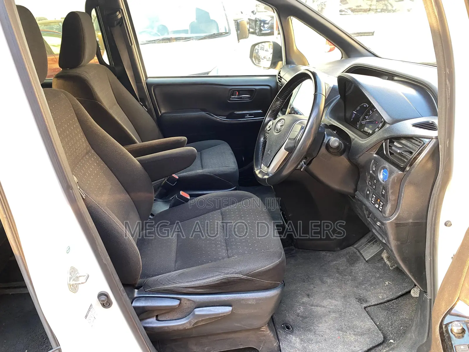 Toyota Noah 2018 White