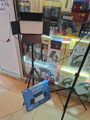 Original Pro Led 600 Light Kit With 2 Back Up Batteries and Tripod
