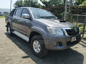 Toyota Hilux 2015 Gray