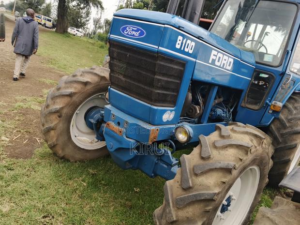 Ford 8100 Tractor - thumbnail 4