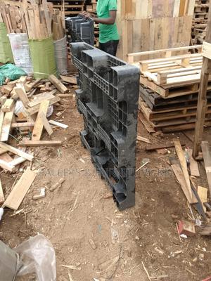 Heavy 22kg Plastic Pallet - thumbnail 2