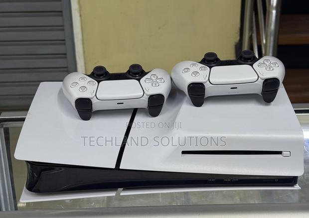 Secondhand Ps5 Slim With 2 Pads and Fc25 Game
