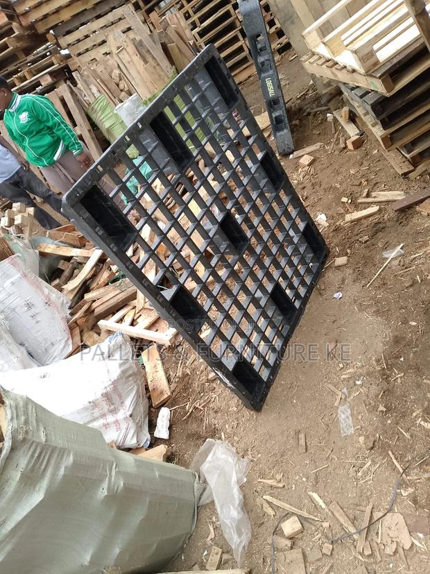 Safe Carry Plastic Pallet - main view