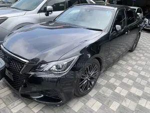 Toyota Crown 2018 Black