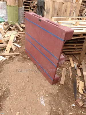 Crimson Lift Plastic Pallet