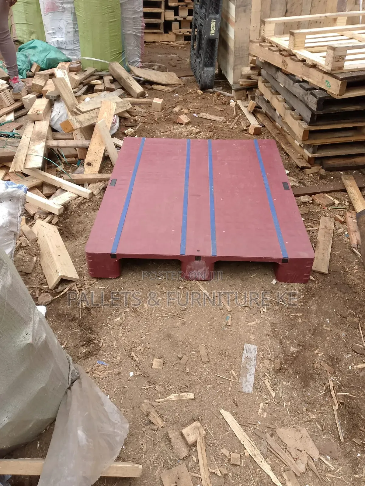 Power Maroon Plastic Pallet