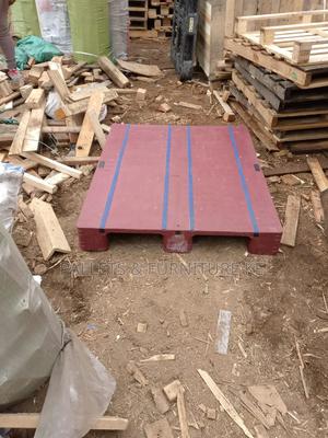 Power Maroon Plastic Pallet - main view