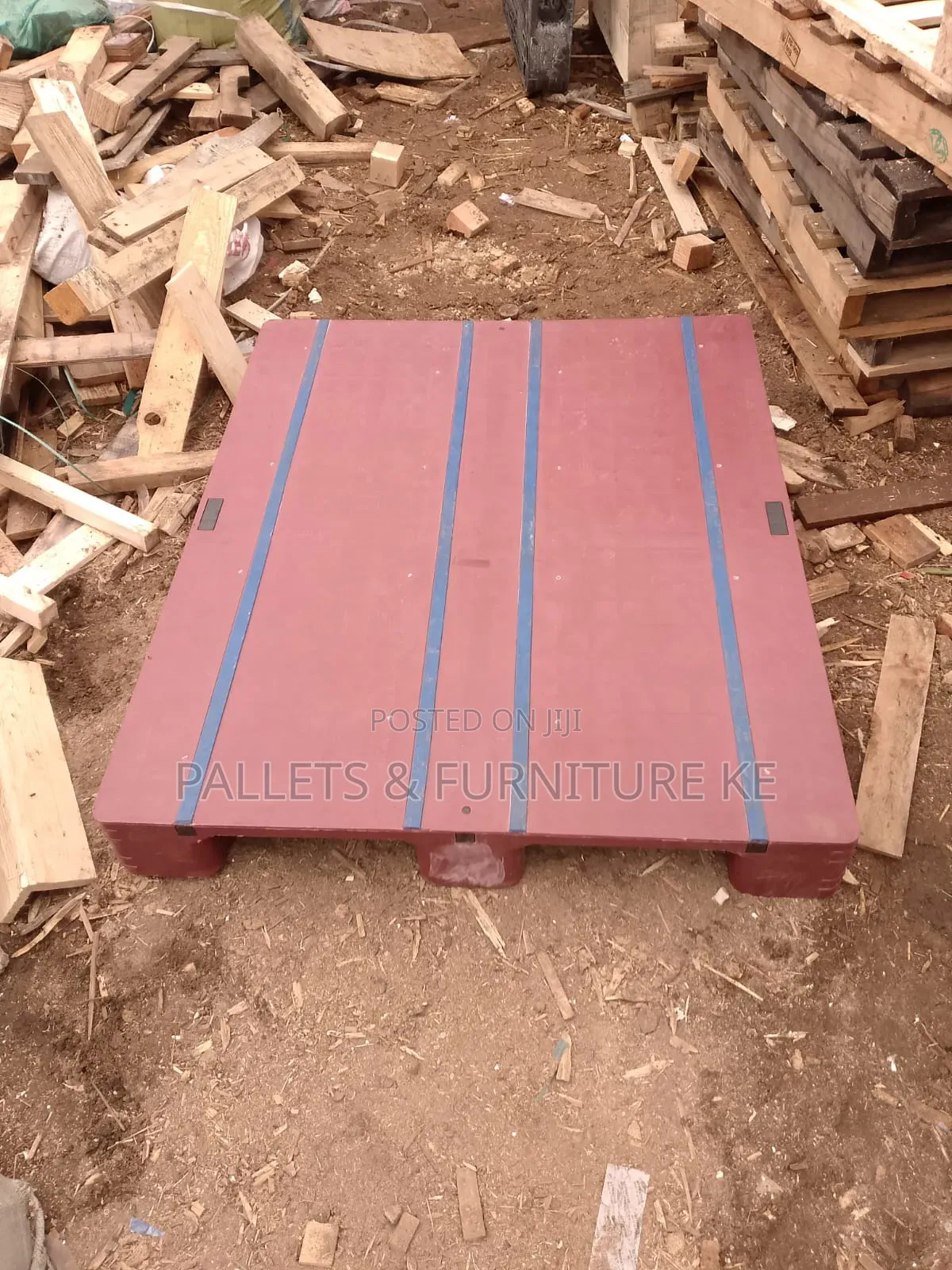Endura Maroon Plastic Pallet