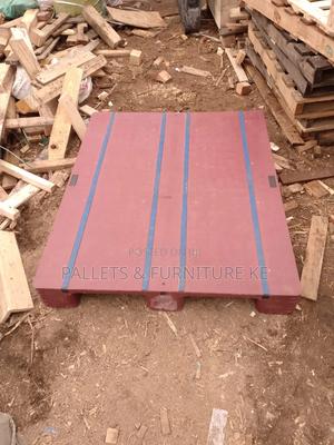 Endura Maroon Plastic Pallet - thumbnail 2