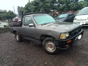 Toyota Hilux 2002 Gray
