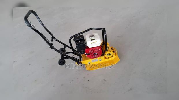 90kgs Operation Plate Compactor