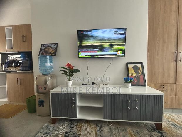 Air BNB Space - 2 Bedroom - thumbnail 9