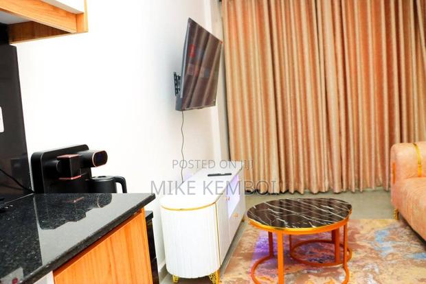 Air BNB - 2 Bedroom Apartment - thumbnail 3