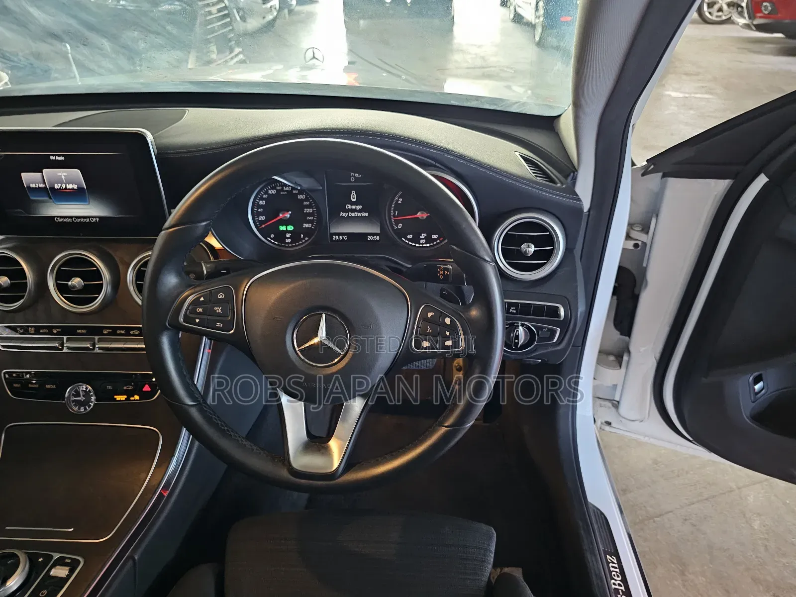 Mercedes-Benz C200 2017 Pearl