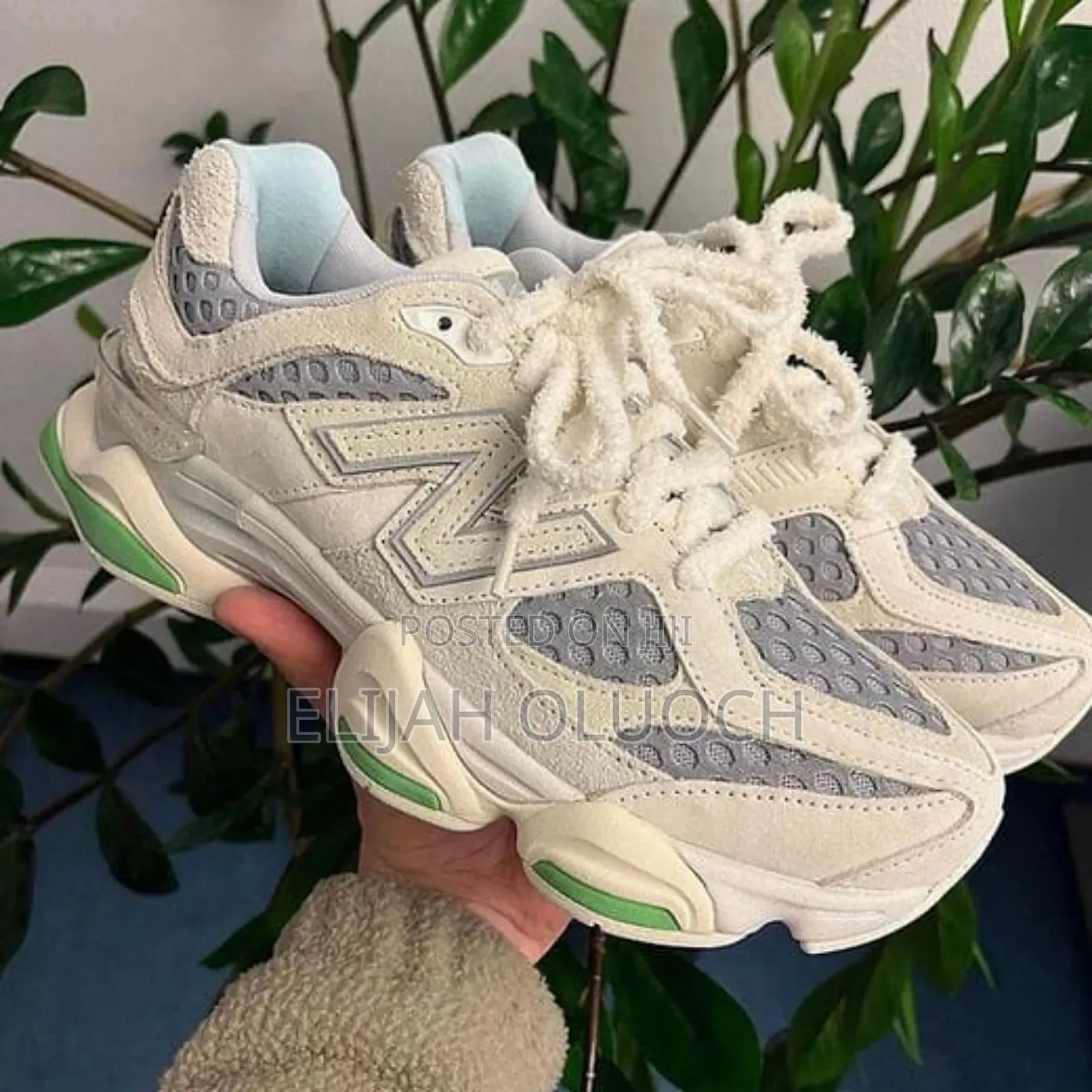 Ladies Unique New Balance 9060
Size 36__42