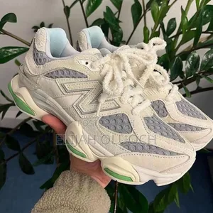 Ladies Unique New Balance 9060
Size 36__42