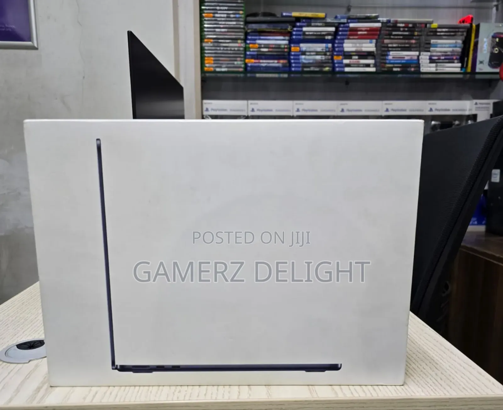 New Laptop Apple MacBook Air 2025 M4 13-Inch 16GB Apple M4 SSD 256GB