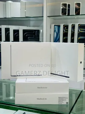 New Laptop Apple MacBook Air 2025 M4 13-Inch 16GB Apple M4 SSD 256GB