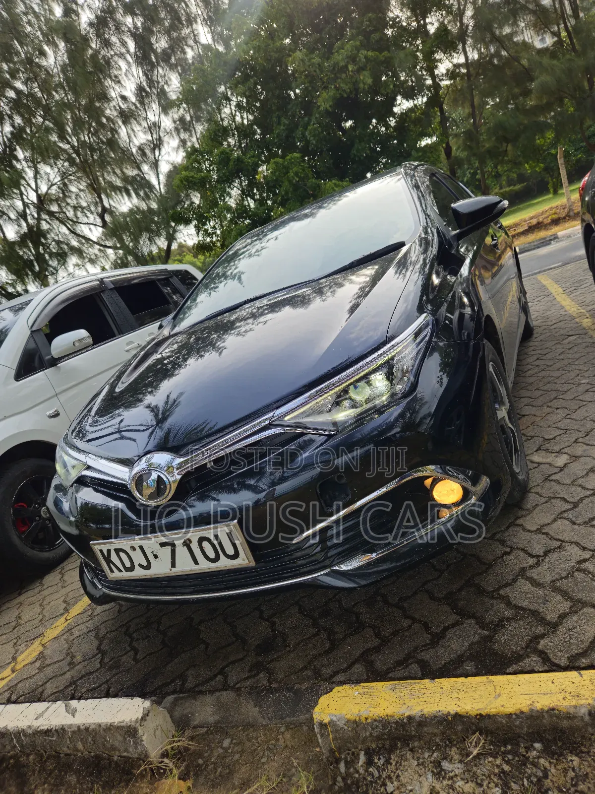 Toyota Auris 2016 Black