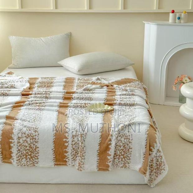 Ultra Soft Plush Lightweight Fuzzy Throw Blanket (6*6) - thumbnail 6