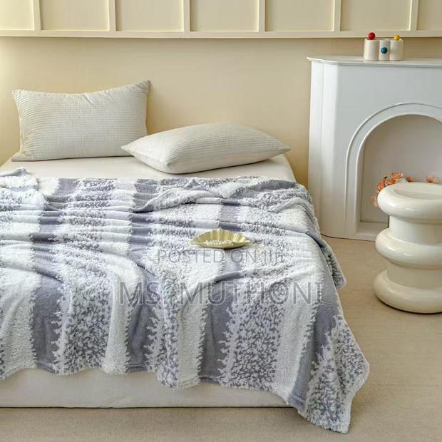 Ultra Soft Plush Lightweight Fuzzy Throw Blanket (6*6) - thumbnail 10