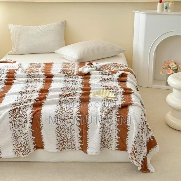 Ultra Soft Plush Lightweight Fuzzy Throw Blanket (6*6) - thumbnail 3