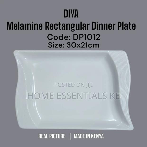 Melamine Rectangular Dinner Plates. 
Size: 30×21cm
.