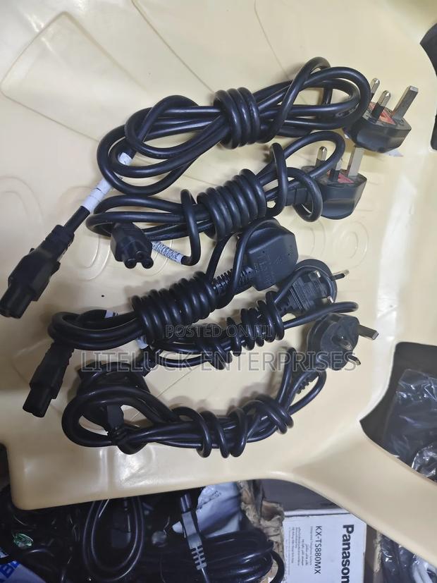 Original Xuk Laptop Cable - main view