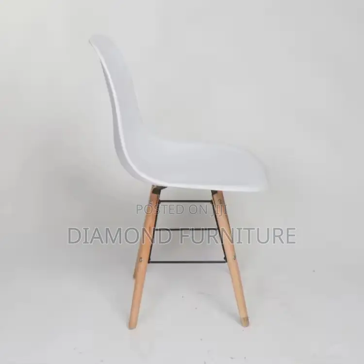 Dining Chair; Iconic Eames Designer Plastic Chair