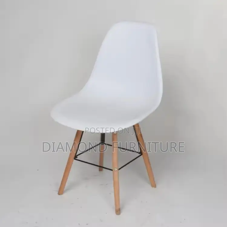 Dining Chair; Iconic Eames Designer Plastic Chair